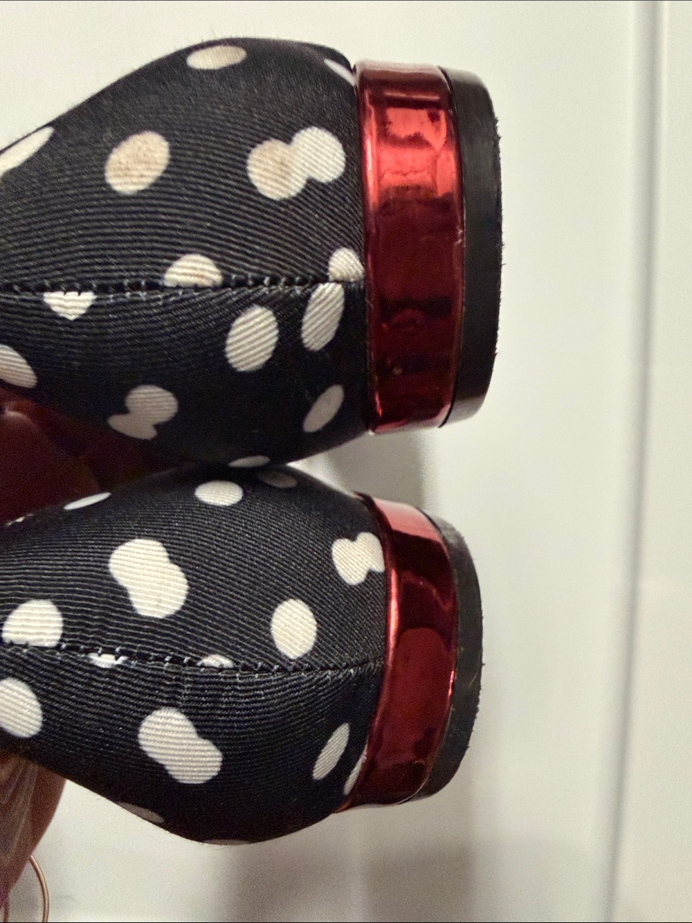 Betsey Johnson Black & White Polka Dot Flats with Gold Sequin and Red Heart - Picture 6 of 6